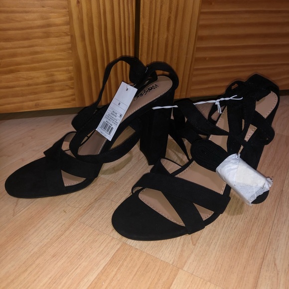 NWT Black strappy size 9 heels - Picture 3 of 5